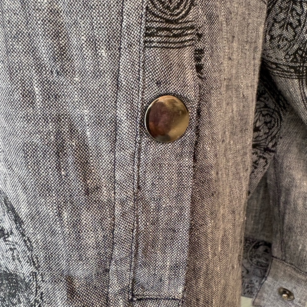 Classy & Chic Gray, Black, & Silver 100% Linen Jacket by Chico’s Design - Picture 5 of 11